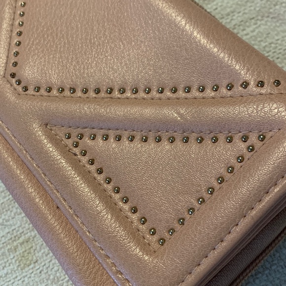 Elegant Pink w/gold studded design Wristlet Clutch - Picture 9 of 10